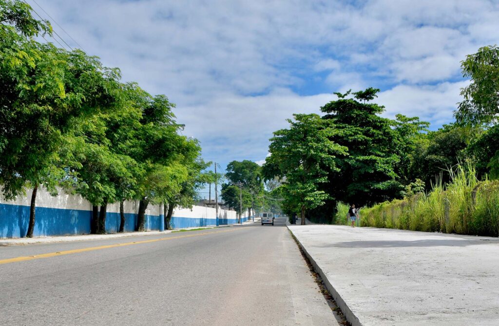 Prefeitura e Governo do Estado realizam obras de calçamento e melhoria de acessibilidade na Avenida Floripes Rocha