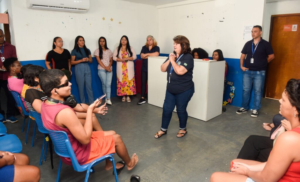 Centro de Reabilitação às Crianças Neuroatípicas promove roda de conversa do projeto ‘Café na Varanda’ para famílias atípicas e típicas