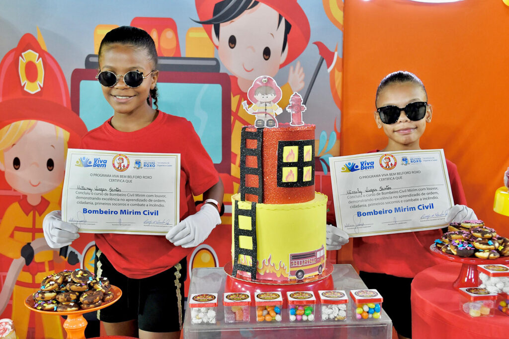 Secretaria de Esporte realiza formatura de alunos da Oficina de Bombeiro Mirim na Vila Olímpica