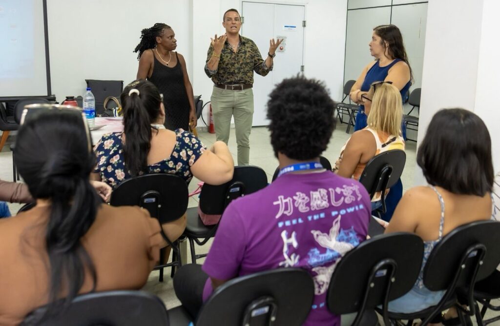 Prefeitura de Belford Roxo inicia curso de libras para servidores da Assistência Social