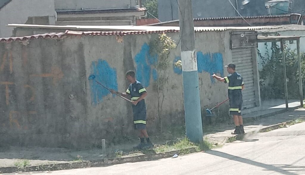 Secretaria Municipal de Transporte realiza Choque de Ordem para remoção de pichações de facções criminosas em bairros de Belford Roxo