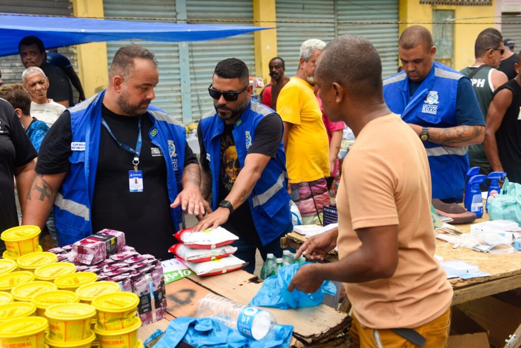 Ordem Urbana de Belford Roxo recolhe mais de uma tonelada de produtos fora da data de validade e estragados na feira de Areia Branca