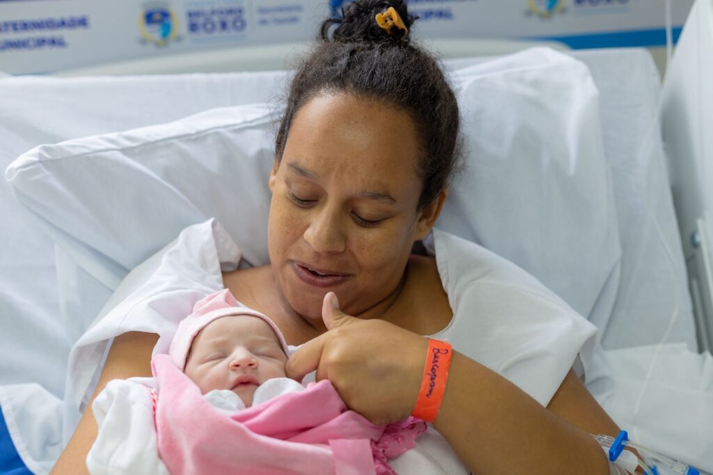 Prefeita Mariana Canella visita Maternidade Municipal que completou um mês com mais de 300 atendimentos