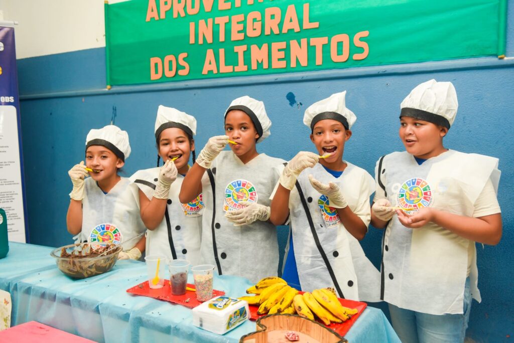 Alunos da escola municipal José Pinto Teixeira transformam casca de banana em brigadeiro