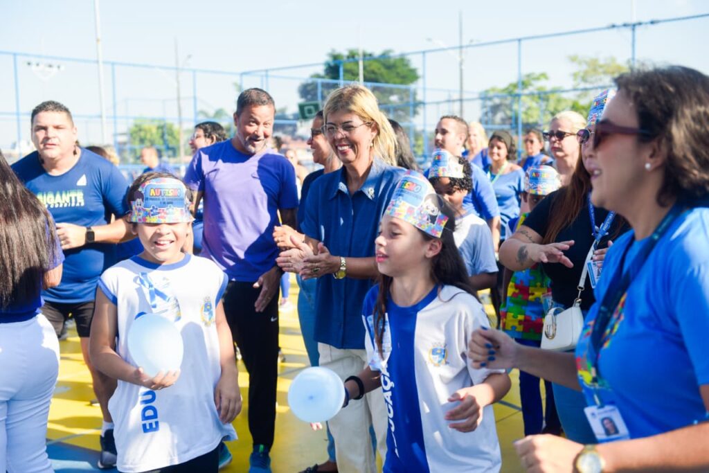 Secretaria de Educação promove ‘Caminhada de Conscientização do Autismo’ e prefeita Mariana Canella anuncia criação do 3º Espaço TEA