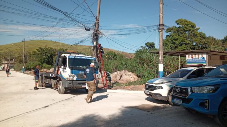 Ação conjunta da Polícia Militar com Secretaria Municipal de Transporte remove câmeras de monitoramento do tráfico de drogas nas Pedrinhas