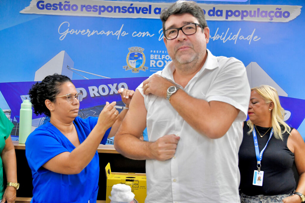 Secretaria Municipal de Saúde promove vacinação contra Influenza e Covid-19 para servidores municipais na Prefeitura de Belford Roxo