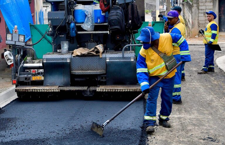 Vila Cláudia está ficando de cara nova com obras de pavimentação e aplicação de novo asfalto
