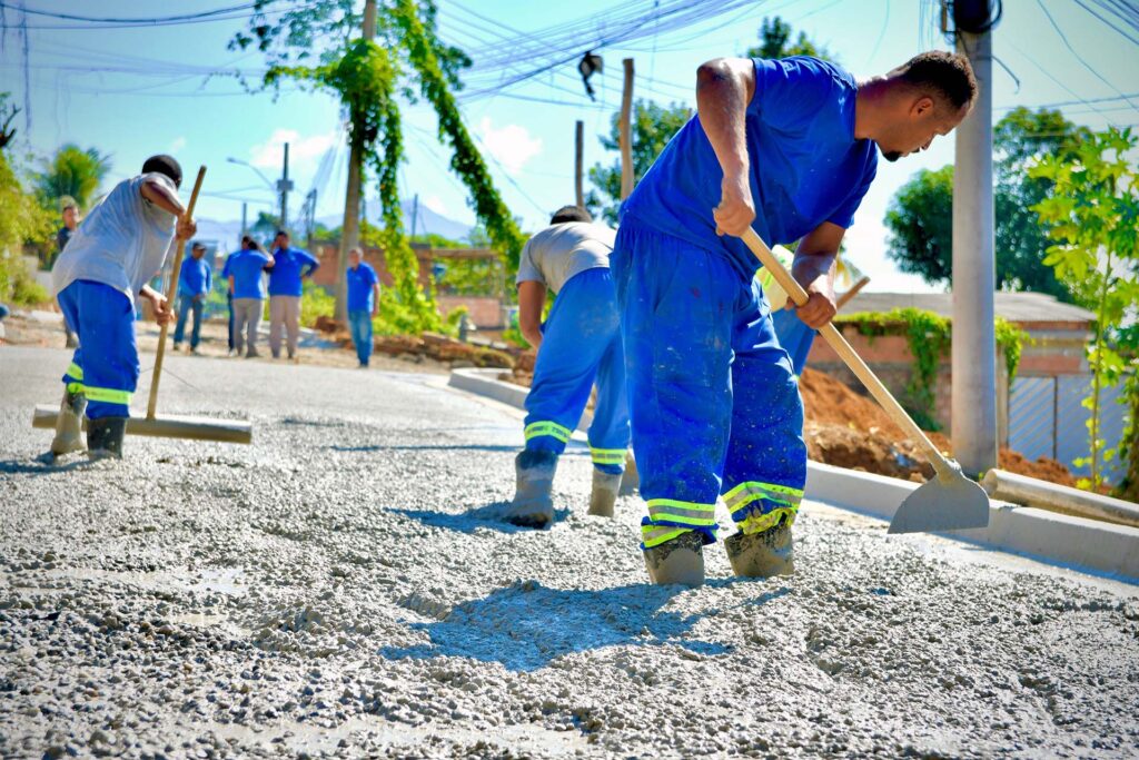 Moradores de Vila Cláudia estão felizes com o avanço das obras de pavimentação na região