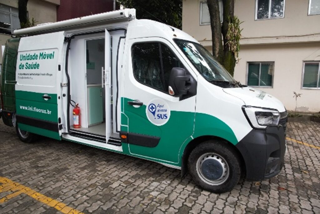 Unidade Móvel da Fiocruz leva vacinação, testagem e atendimentos de saúde para bairros de Belford Roxo