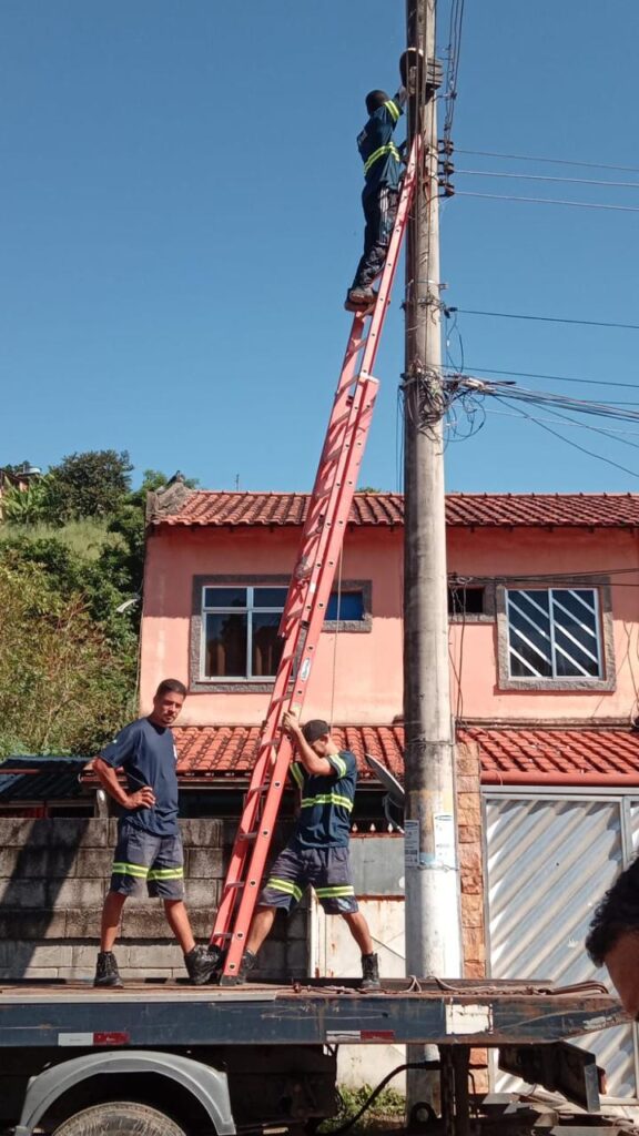 Ação conjunta da Polícia Militar com Secretaria Municipal de Transporte remove câmeras de monitoramento do tráfico de drogas nas Pedrinhas