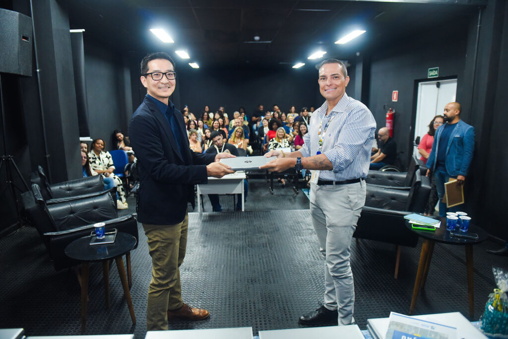 Lubrizol doa computadores para assistência social de Belford Roxo
