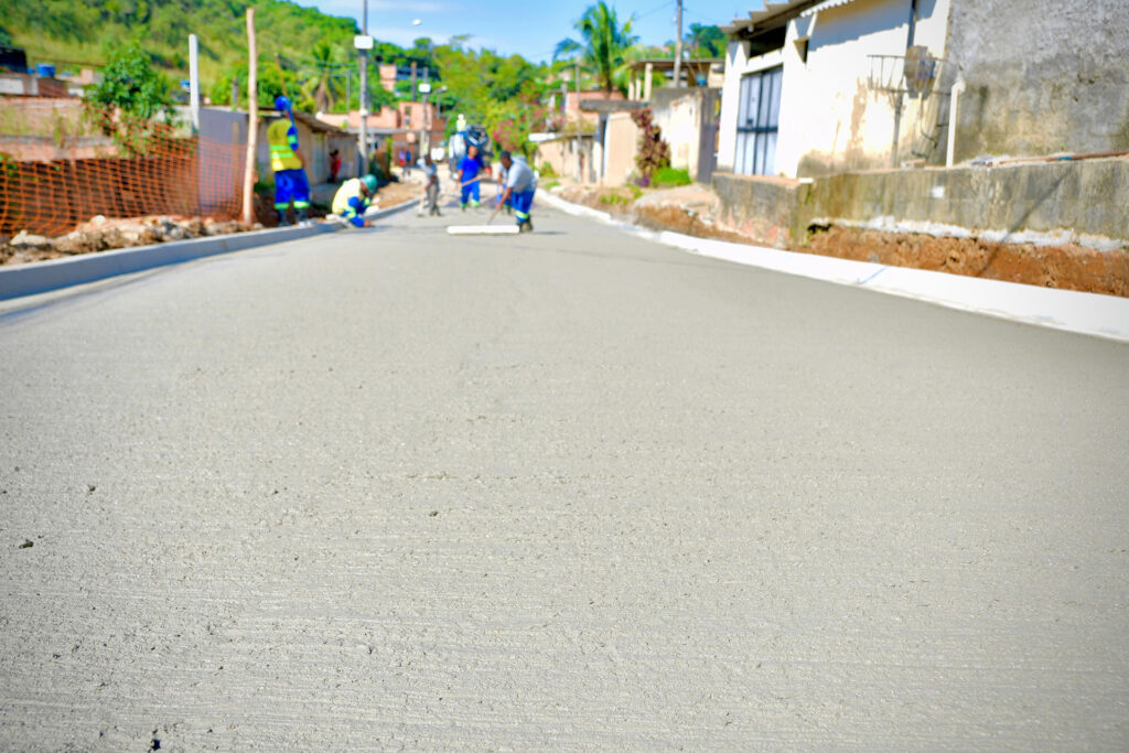 Moradores de Vila Cláudia estão felizes com o avanço das obras de pavimentação na região