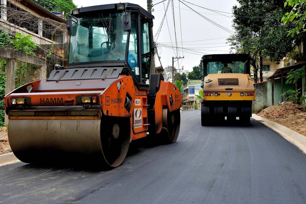 Vila Cláudia está ficando de cara nova com obras de pavimentação e aplicação de novo asfalto