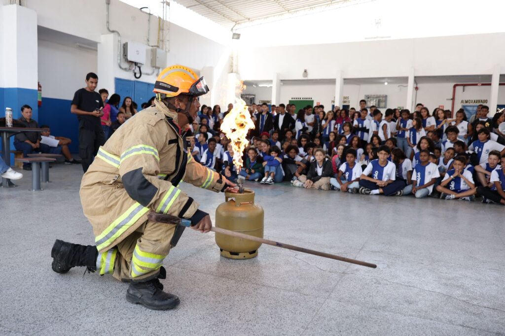 Defesa Civil de Belford Roxo leva técnicas de prevenção e alerta para alunos da rede municipal de ensino