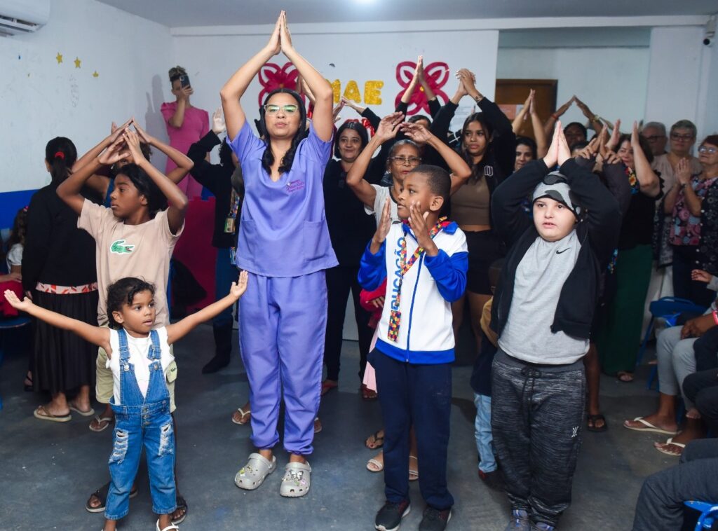 Centro de Reabilitação às Crianças Neuroatípicas realiza celebração especial em homenagem ao Dia das Mães