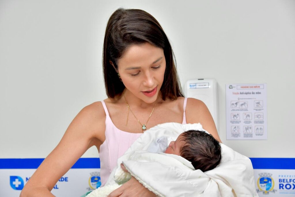 Maternidade municipal completa dois meses de funcionamento e prefeita Mariana Canella toma café da manhã com mães