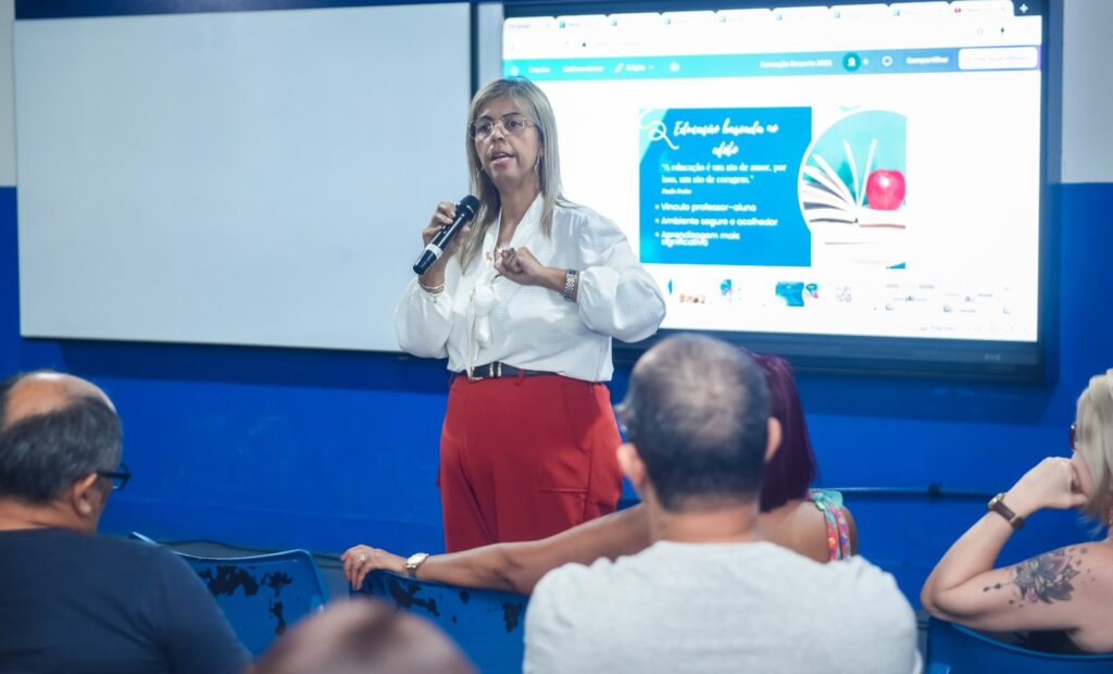 Secretaria Municipal de Educação promove dois dias de Formação dos Professores da Educação de Jovens e Adultos (EJA) em Belford Roxo