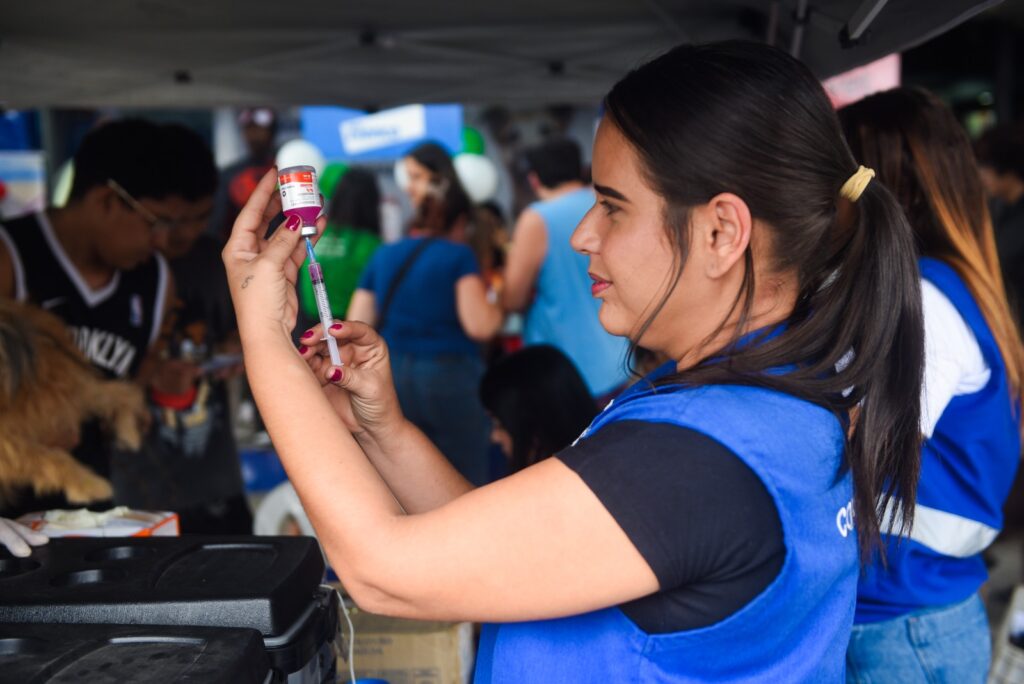 Grande ação da Secretaria de Saúde vacina mais de 400 animais em Santa Amélia