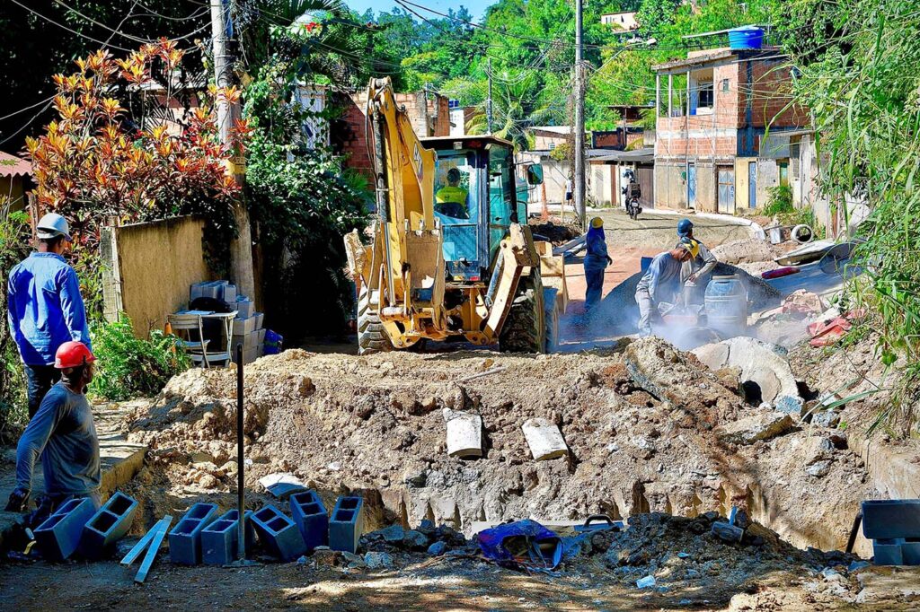 Moradores de Vila Cláudia estão felizes com o avanço das obras de pavimentação na região