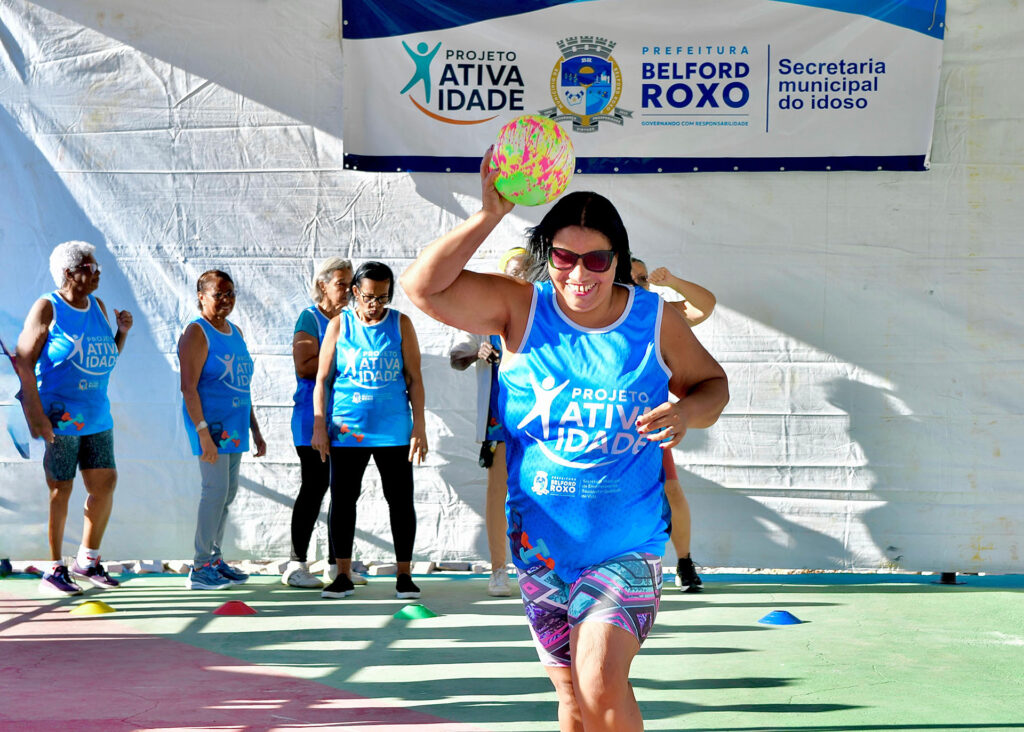 Secretaria Municipal do Idoso promove confraternização de Dias das Mães do Projeto Ativa Idade no Bom Pastor