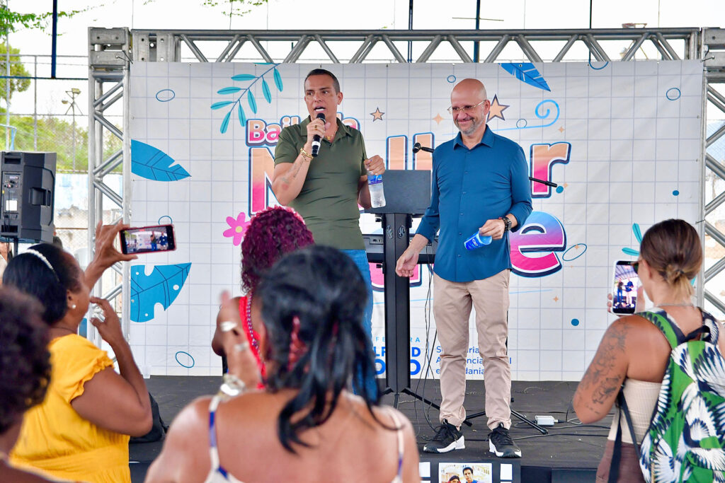 Tema de Novelas marcou a oitava edição do Baile da Melhor Idade em Belford Roxo