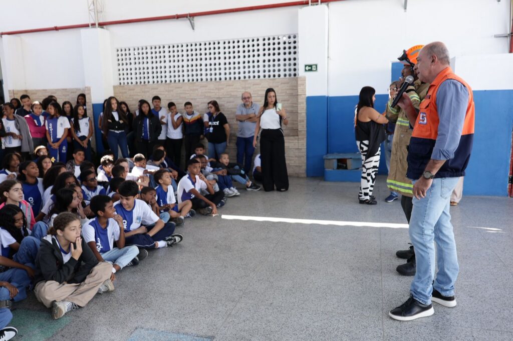 Defesa Civil de Belford Roxo leva técnicas de prevenção e alerta para alunos da rede municipal de ensino