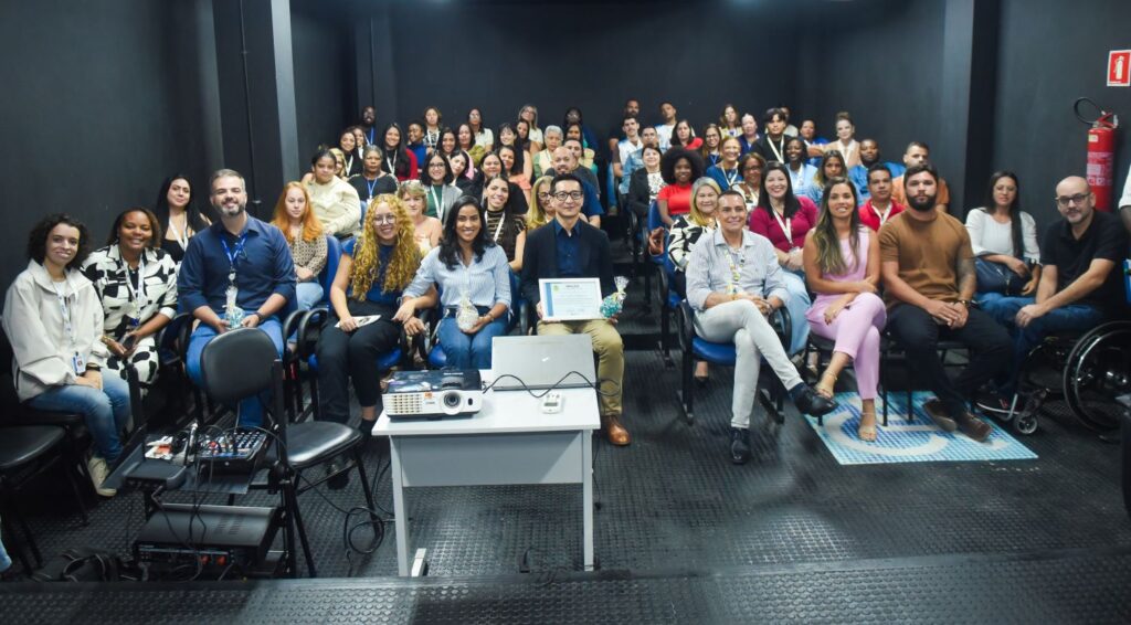 Lubrizol doa computadores para assistência social de Belford Roxo