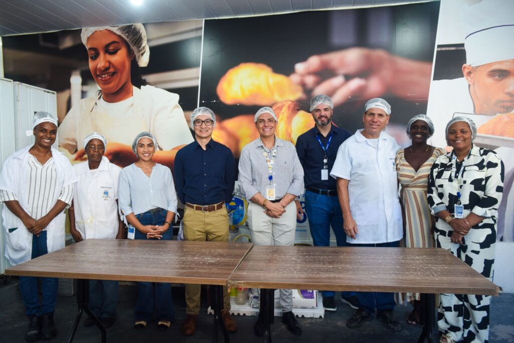 Lubrizol doa computadores para assistência social de Belford Roxo