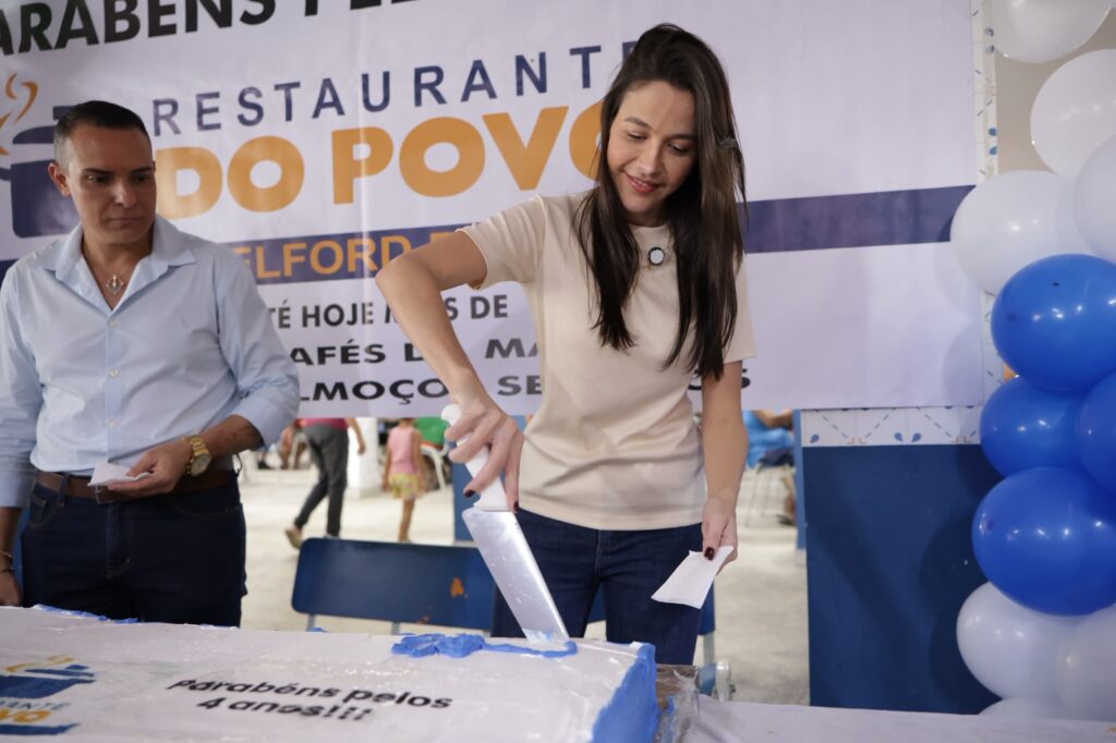 Restaurante do Povo de Belford Roxo celebra 4 anos com cardápio especial e bolo de aniversário com a presença da prefeita Mariana Canella
