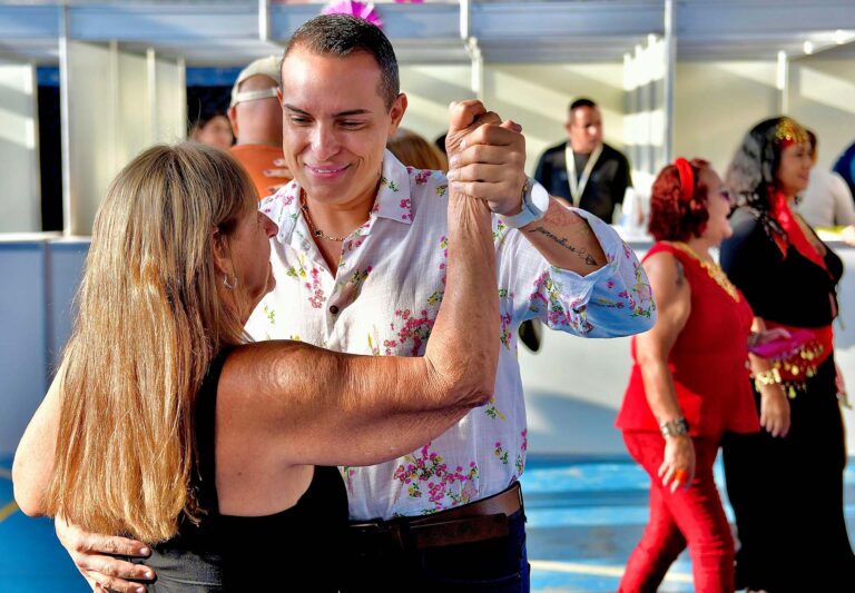 Tradição da Cultura Cigana contagia baile da Melhor Idade em Belford Roxo