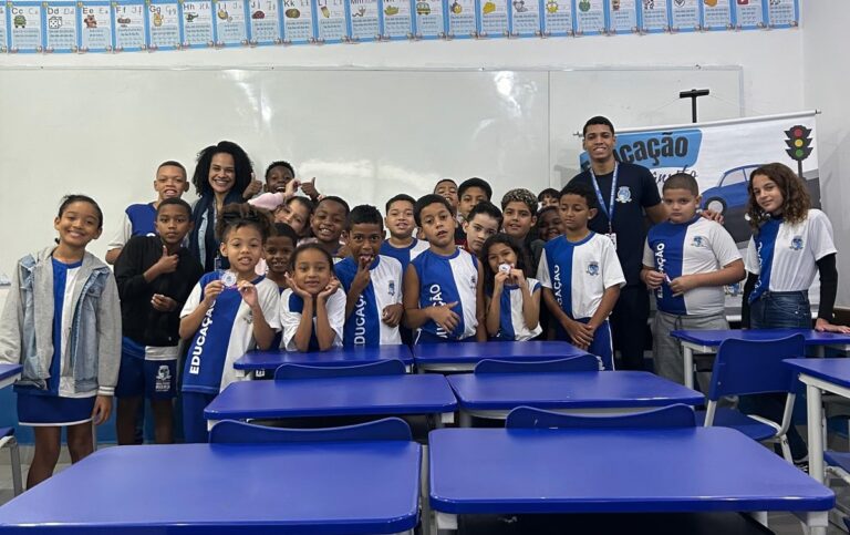 Secretaria Municipal de Transporte leva projeto “Educação Para o Trânsito” para alunos da escola Professor Edson Santos