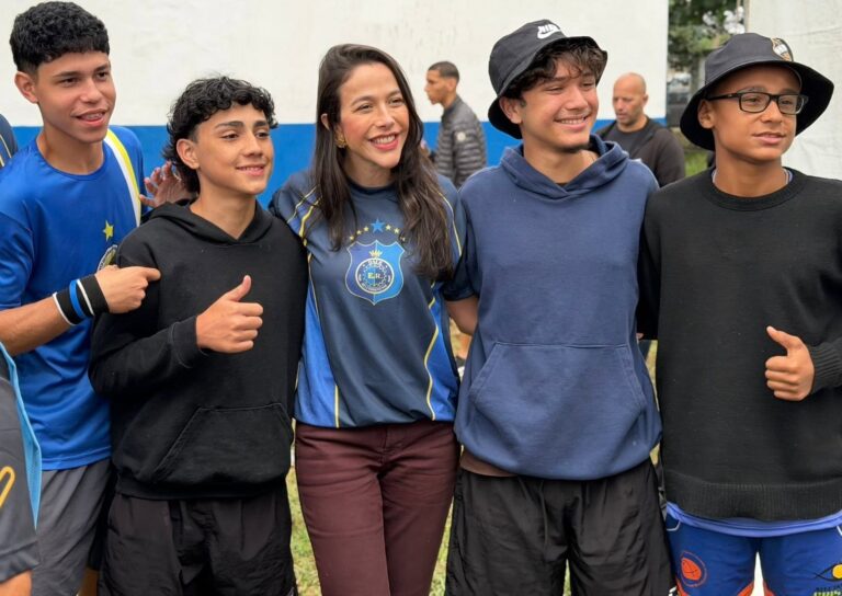 Prefeita prestigia Congresso de Embaixadores do Rei Fluminense com mais de 3 mil jovens que consagrou Belford Roxo campeão