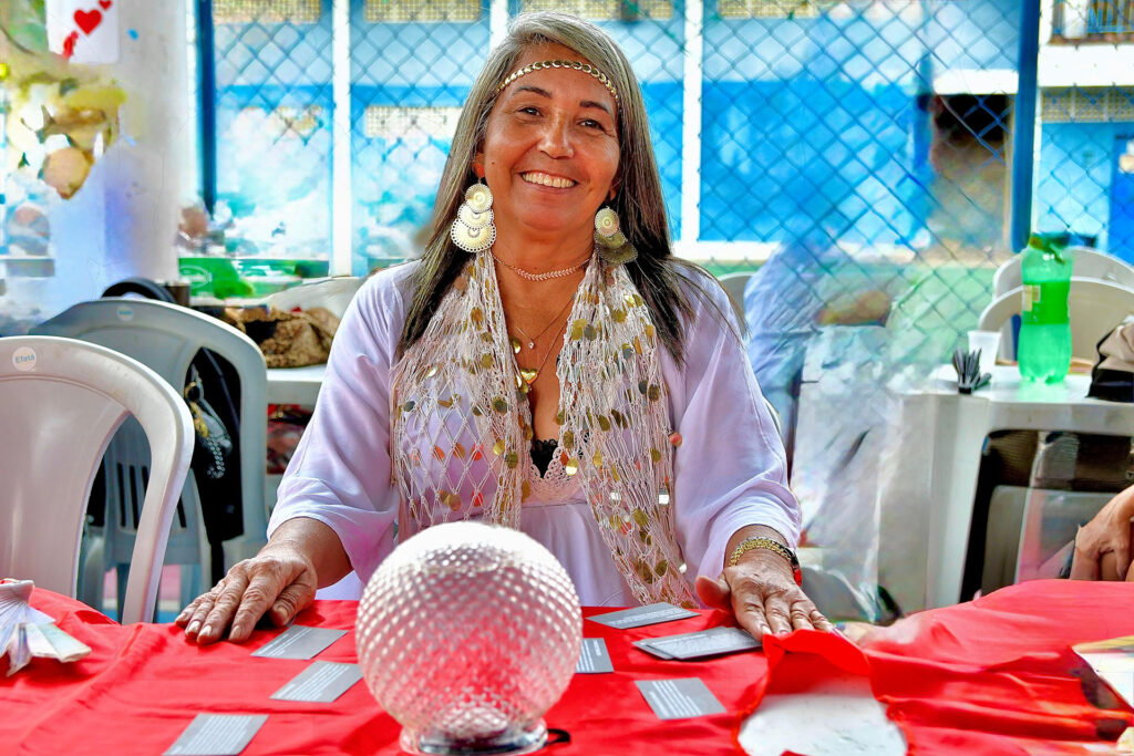 Tradição da Cultura Cigana contagia baile da Melhor Idade em Belford Roxo