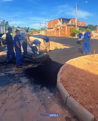 Prefeita Mariana Canella visita obras do bairro Malhapão