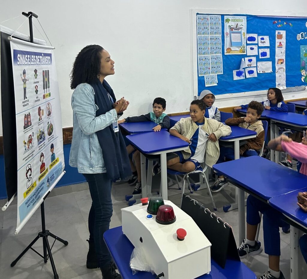 Secretaria Municipal de Transporte leva projeto “Educação Para o Trânsito” para alunos da escola Professor Edson Santos