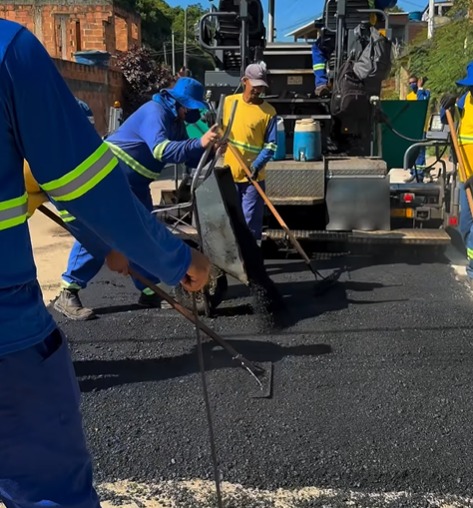 Prefeita acompanha obras de drenagem  e pavimentação em Vila Cláudia que estão em fase final de conclusão