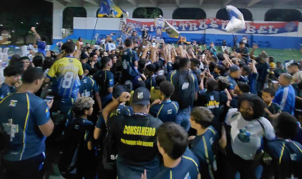 Prefeita prestigia Congresso de Embaixadores do Rei Fluminense com mais de 3 mil jovens que consagrou Belford Roxo campeão