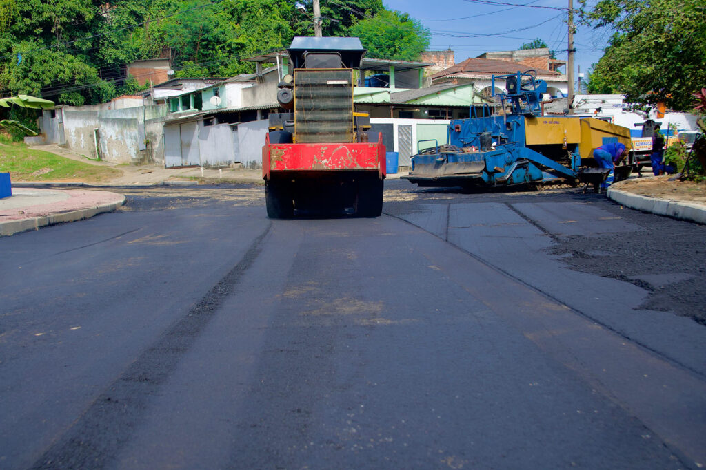 Prefeitura de Belford Roxo realiza colocação de novo asfalto em vias do Complexo Shangrilá Rosa