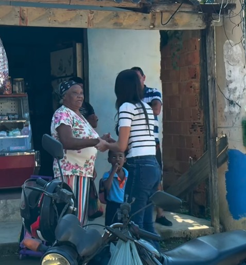 Prefeita acompanha obras de drenagem  e pavimentação em Vila Cláudia que estão em fase final de conclusão