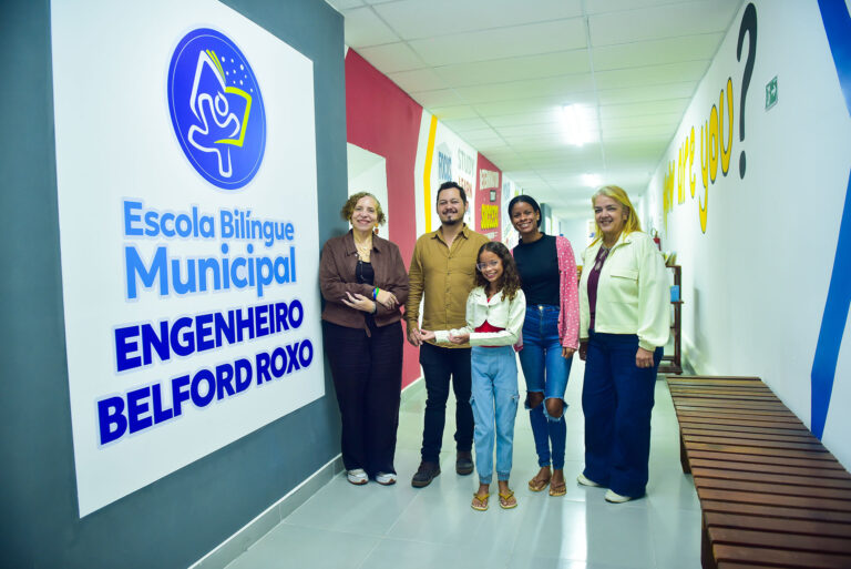 Secretaria de Educação formaliza a inscrição de 675 alunos para o curso de imersão na Escola Bilíngue Engenheiro Belford Roxo (Global School)