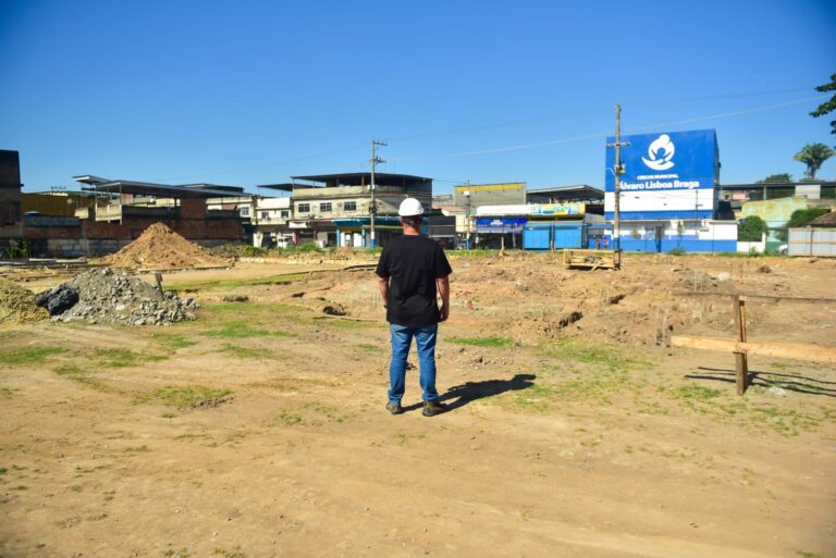 Obras da segunda escola bilíngue de Belford Roxo seguem avançando em Heliópolis