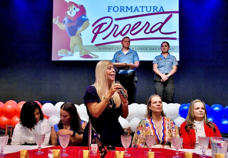 Proerd forma 183 alunos na Escola Municipal Tenente Mozart Pereira dos Santos