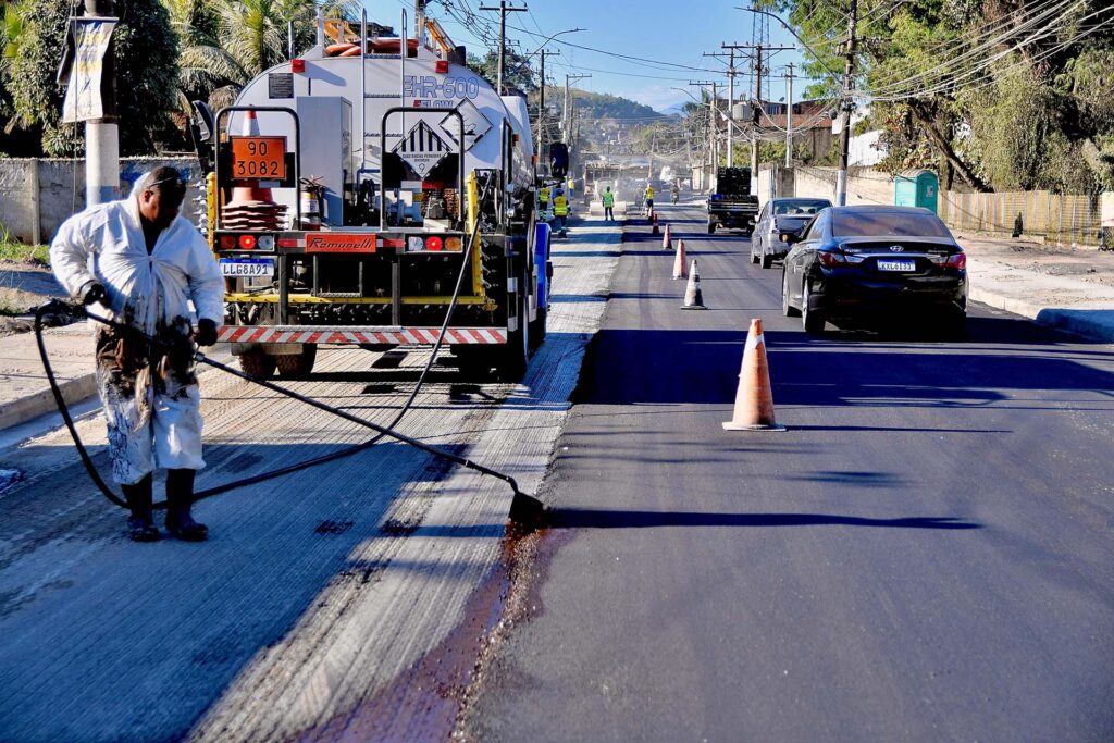 Piam e Avenida Automóvel Clube estão ficando de cara nova com obras de colocação de novo asfalto