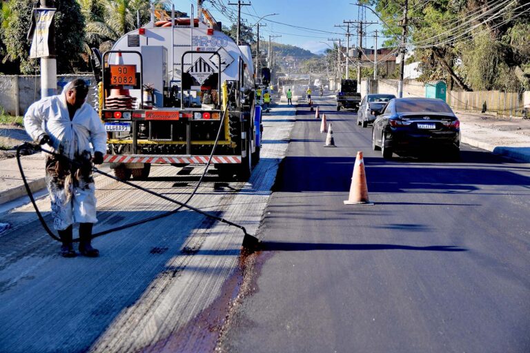 Piam e Avenida Automóvel Clube estão ficando de cara nova com obras de colocação de novo asfalto