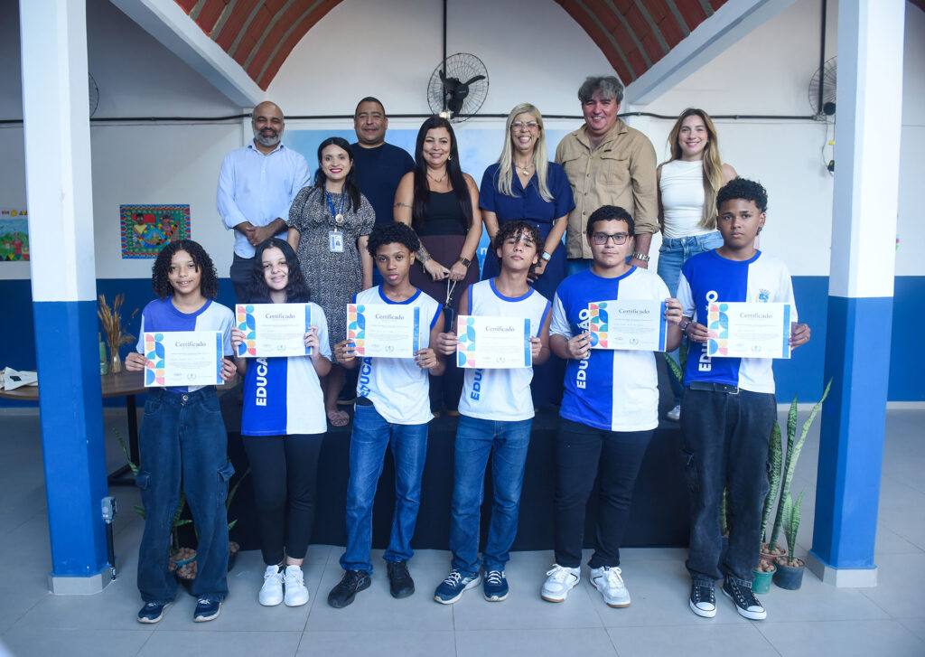 Prefeitura homenageia 10 estudantes que se destacaram no concurso ‘Um Futuro Ancestral’