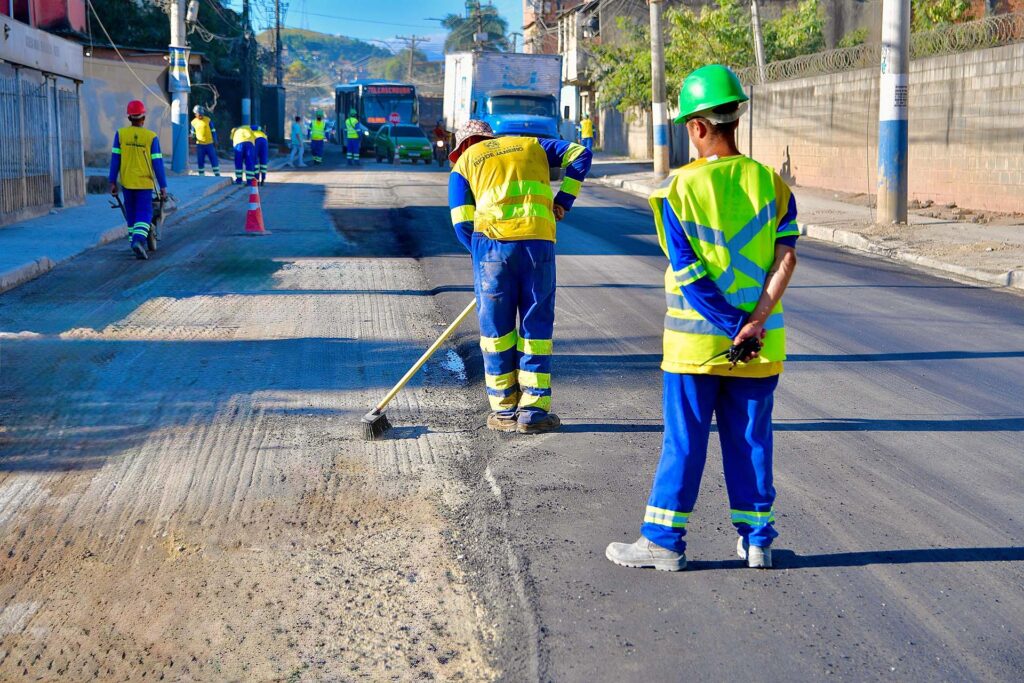 Piam e Avenida Automóvel Clube estão ficando de cara nova com obras de colocação de novo asfalto