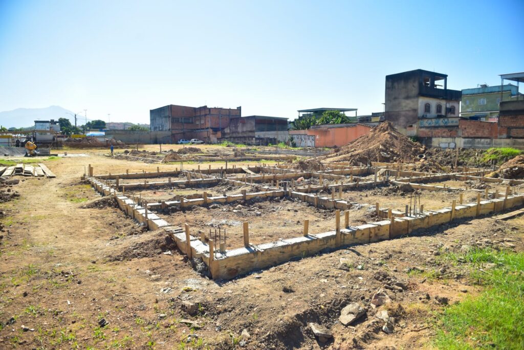 Obras da segunda escola bilíngue de Belford Roxo seguem avançando em Heliópolis