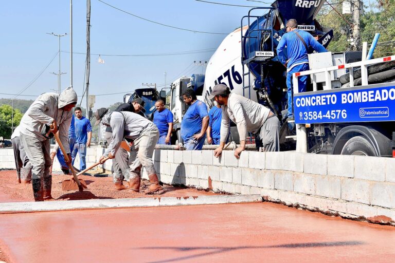 Prefeita Mariana Canella visita obras da futura Vila Olímpica de Nova Aurora que já conta com nova e moderna pista de caminhada
