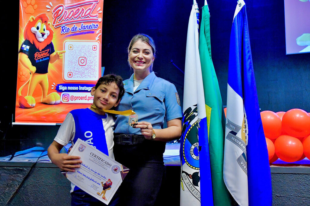 Proerd forma 183 alunos na Escola Municipal Tenente Mozart Pereira dos Santos